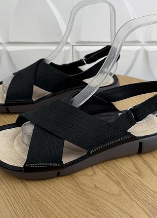 Оригінальні шкіряні босоніжки clarks