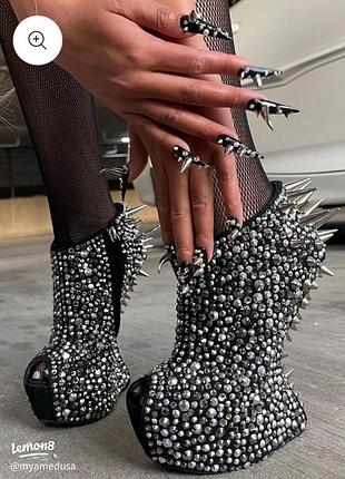 ​💎 giuseppe zanotti style: культовые ботильоны-невидимые с шипами
