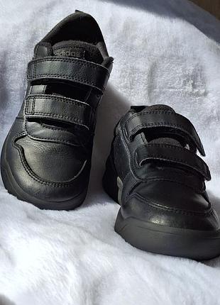 Детские  кроссовки черного цвета для мальчиков adidas tensaurus. 33р.