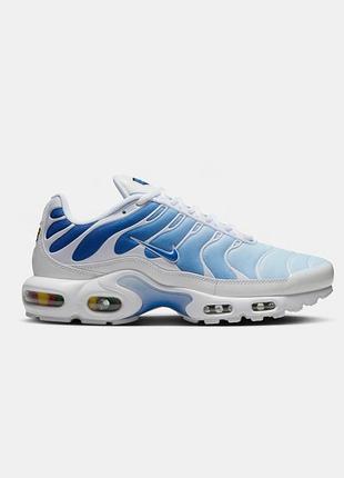 Жіночі кросівки nike air max plus в яскравому кольорі
