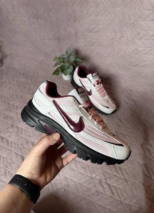 Жіночі кросівки nike initiator в ніжно рожевому кольорі