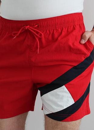 Яскраві чоловічі шорти tommy hilfiger червоного кольору