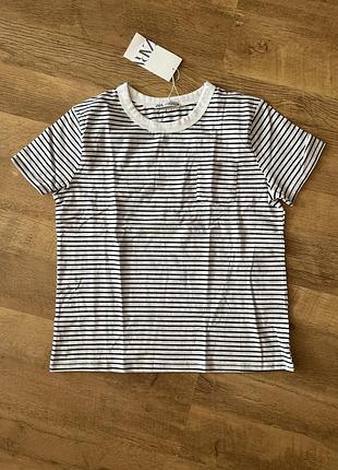 Базовая футболка в полоску zara. новая. оригинал. размер м