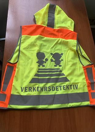 Дитячий світловідбиваючий жилет з капюшоном «verkehrsdetektiv» яскравий та надійний сигнальний жилет, необхідний на дорозі у темний час доби