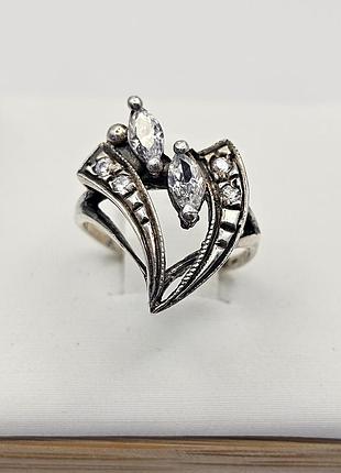Кольцо серебряное с кубическим цирконием "мелодия" 13,5 1,93 г