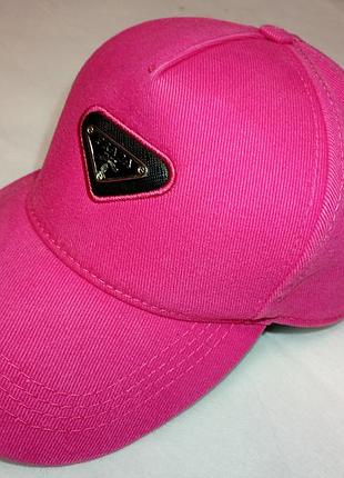 Ярко-розовая кепка (бейсболка) от prada в стиле streetwear или sport-chic,материал: 100% хлопок (cotton twill)