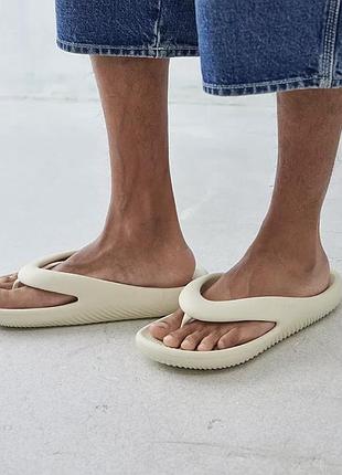 Шлепанцы crocs mellow recovery flip! eu 42-43