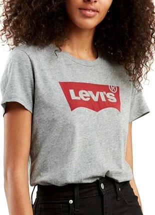 Женская футболка levis