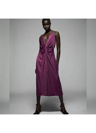 Сатиновое платье на тонких регулируемых бретелях. zara