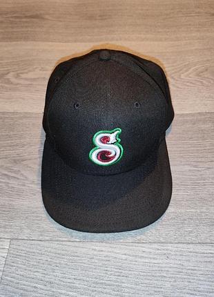 Кепка s snapback