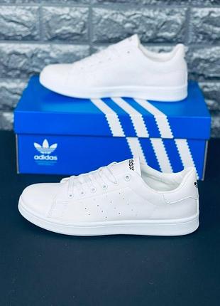 Літні білі кеди адідас чоловічі кросівки adidas на літо топ взуття класичні білі кросовки