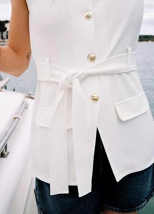 Оригинальный жилет с поясом на пуговицах из новой коллекции new collection zara original.