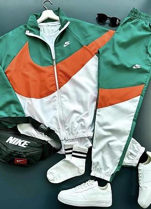 Спортивний костюм бренду nike