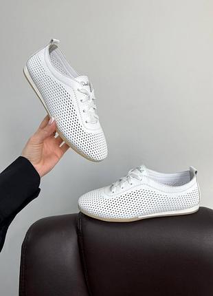 Кожаные женские мокасины с перфорацией