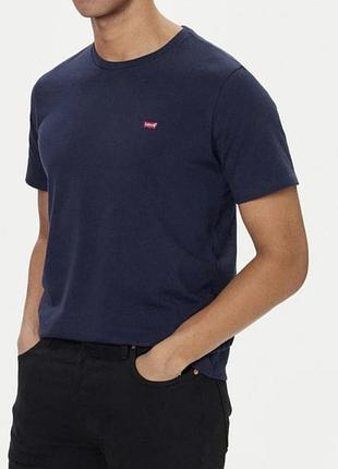 Чоловіча темно синя стильна базова брендова оригінал футболка levi’s прямий крій