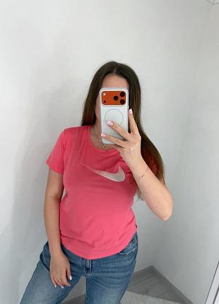 Жіноча футболка nike 6