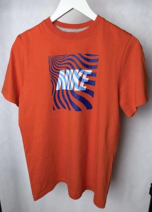 Оригінальна футболка nike sportswear