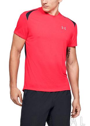 Чоловіча спортивна футболка від бренду under armour.