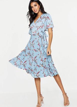 Жіноча блакитна сукня пліссе з пташками boohoo 🩵
