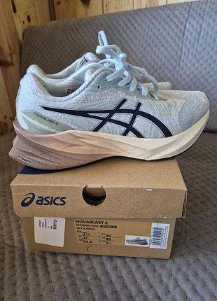 Кроссовки asics novablast 3