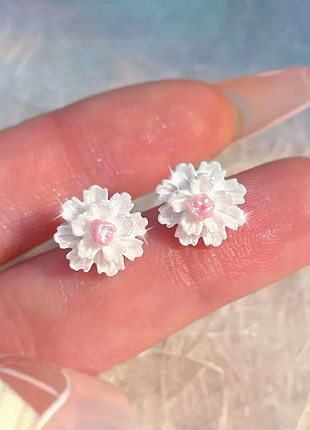 Серьги гвоздики бело - розовый пион