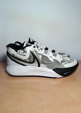 Баскетбольні кросівки nike kyrie 8 44р.