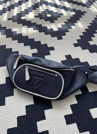 Сумка бананка кожаная guess