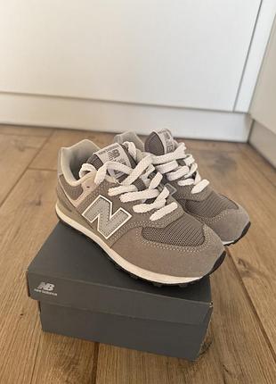 Кросівки на хлопчика 4-5 рокі розмір 28,5  new balance 574