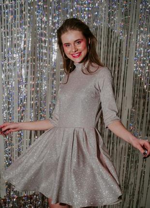 Плаття, під горло