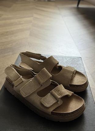Дитячі босоніжки zara