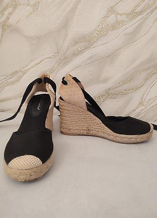Елегантні танкетки new look love comfort