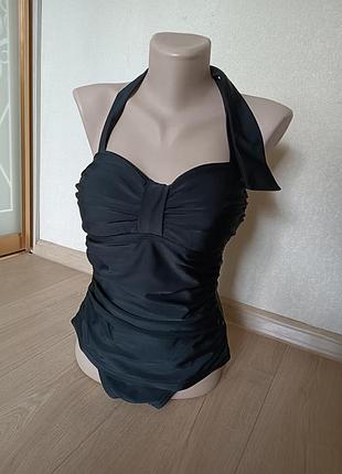 Черный слитный купальник