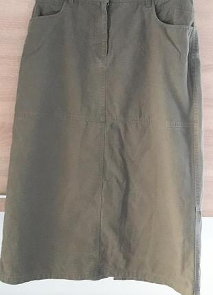 Hardstone
international
42/xl/50
женская хлопковая длинная юбка цвета хаки, с карманами и разрезом сзади

і00 бавовна
иллеальное состояние.