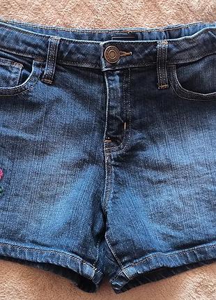 Джинсовые шорты для девочки с цветочной вышивкой, от бренда gapkids.