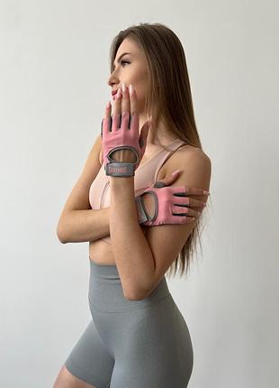 Женские перчатки для спорта, фитнеса, зала с антискользящими накладками безпалые (серо-розовые) m, серый