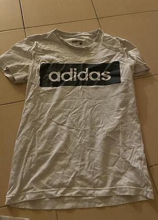 Футболка з лого adidas cіра