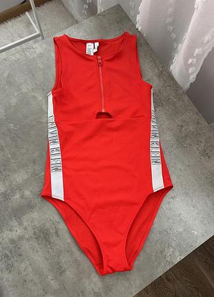 Красный слитный купальник calvin klein