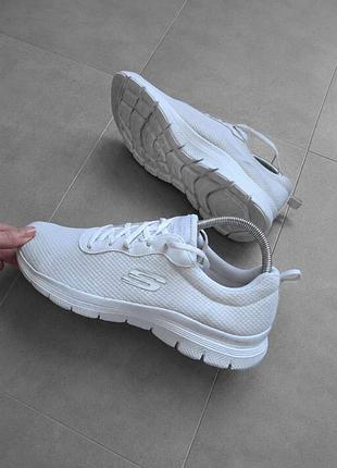 Кросівки бренду skechers. р. 40 (26.5)