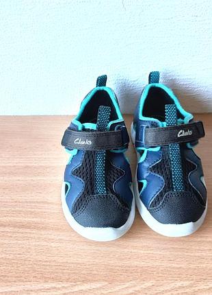 Великолепные босоножки закрытый носок clarks 24 р. стелька 15,2 см.