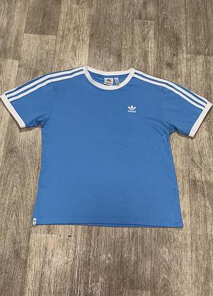 Футболка adidas жіноча xs–s, голуба🩵оригінал, гарний стан без дефектів. зручна, базова, приємна до тіла, колір не вицвілий, підійде на кожен день🫶🏻🩵