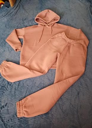 Женский спортивный костюм