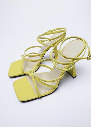 Босоніжки zara
