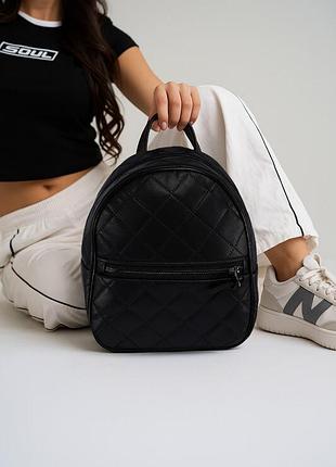 Компактний чорний жіночий рюкзак staff 7l romb leather black