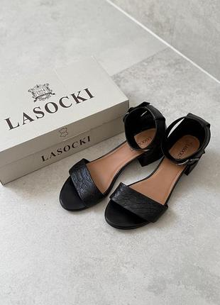 Босоніжки чорні  сандалі lasocki 39 шкіра
