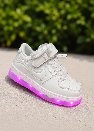 Кроссовки детские белые с подсветкой + зарядка