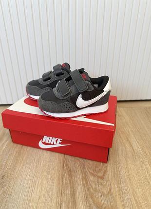 Нові дитячі кросівки nike md valiant (модель cn8560-016) 19розмір