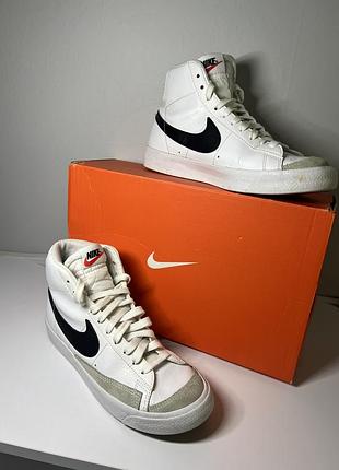 Жіночі кросівки nike