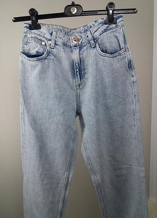 Крутые светлые джинсы мом h&m высокая посадка слоучи