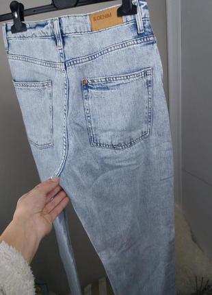 Крутые светлые джинсы мом h&m высокая посадка слоучи8 фото