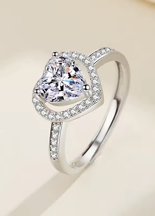 Кольцо из серебра 925 пробы с сердечком